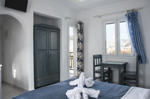 ikaros apartments naxos